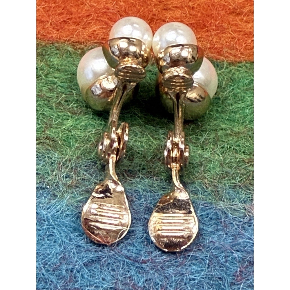 VTG Faux Pearl Clip On Earrings Gold Tone Swirl Mid Century MCM Costume Bridal - Picture 6 of 8